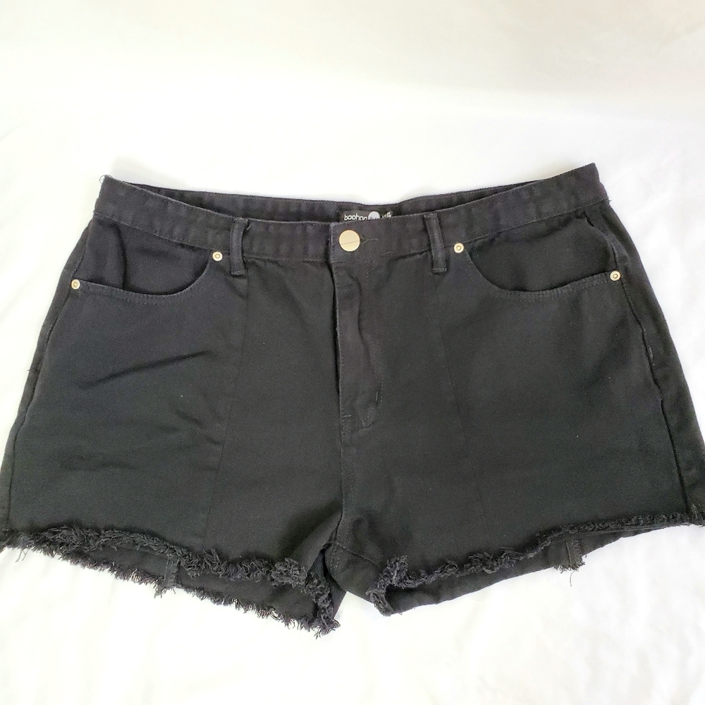 NWOT Boohoo / Denim Cut-off Shorts / Black